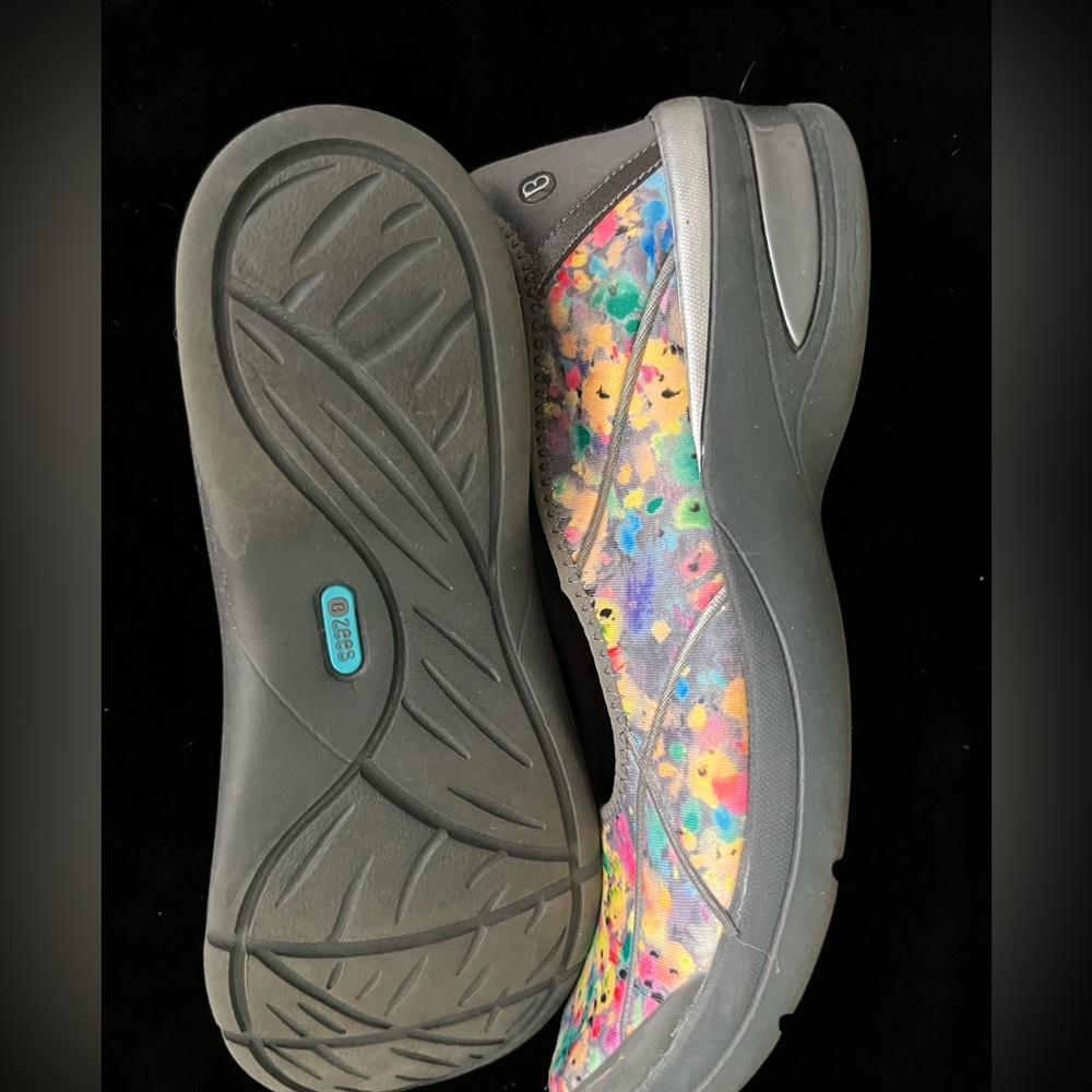 B ZEES SHOES size 9
